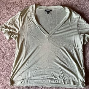 Express Relaxed V-Neck Tee - M